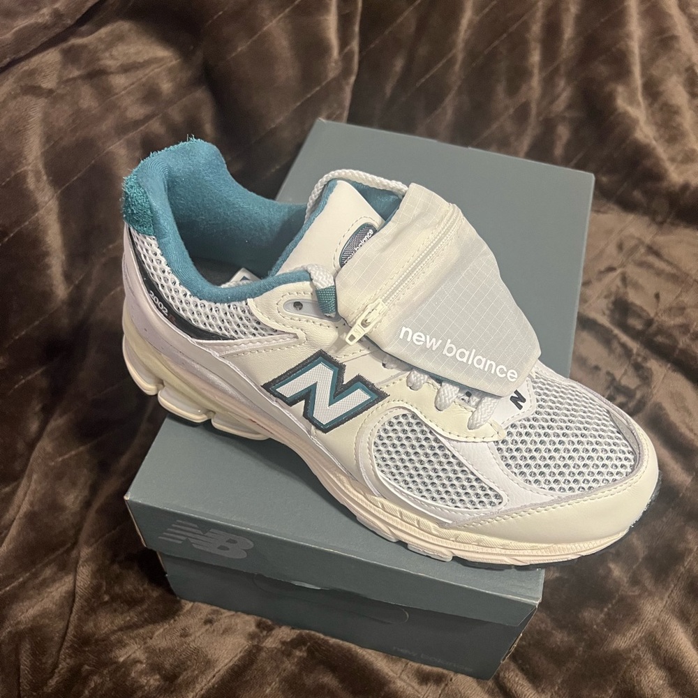 Men’s New Balance 2002R Sneakers